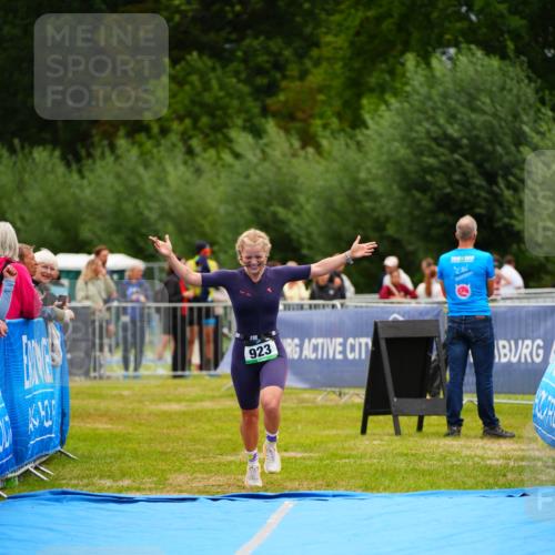 30.08.2026 - Elbe Triathlon Hamburg LAZAROV Photography http://msf.ph/oto/10064736 30.08.2026 12:07:25 Ziel 923 meine-sportfotos.de