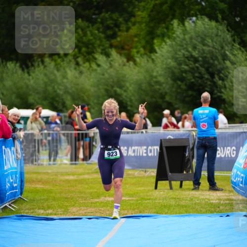 30.08.2026 - Elbe Triathlon Hamburg LAZAROV Photography http://msf.ph/oto/10064737 30.08.2026 12:07:25 Ziel 923 meine-sportfotos.de
