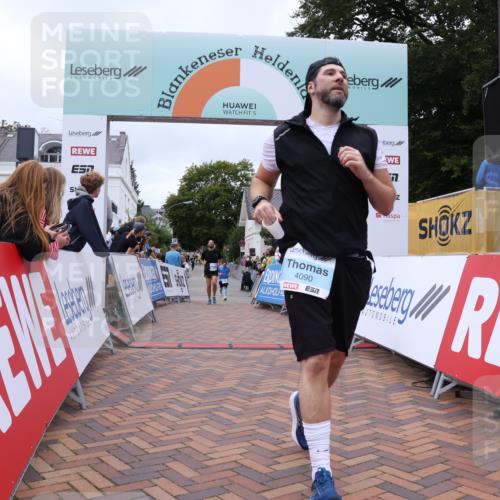 30.08.2026 - Blankeneser Heldenlauf Lena Gebhardt http://msf.ph/oto/10064746 30.08.2026 12:46:29 Ziel 4090, 4192, 4198 meine-sportfotos.de