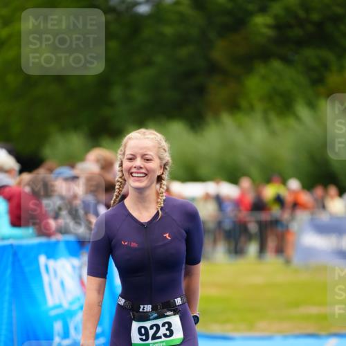 30.08.2026 - Elbe Triathlon Hamburg LAZAROV Photography http://msf.ph/oto/10064760 30.08.2026 12:07:28 Ziel 923 meine-sportfotos.de