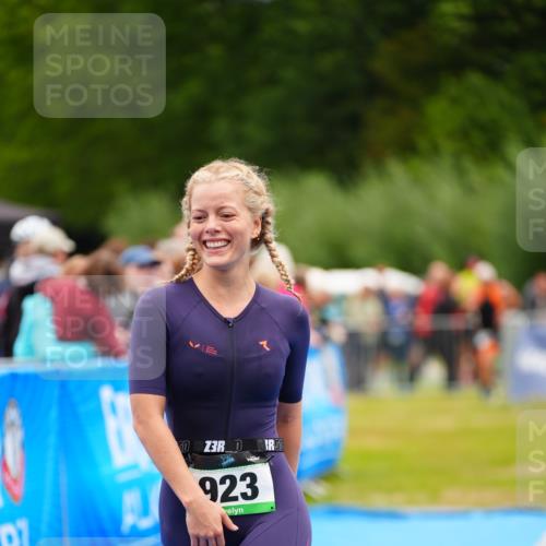 30.08.2026 - Elbe Triathlon Hamburg LAZAROV Photography http://msf.ph/oto/10064762 30.08.2026 12:07:28 Ziel 923 meine-sportfotos.de
