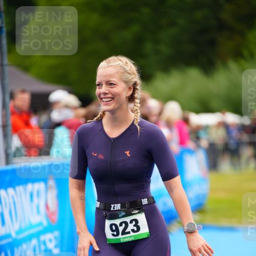 30.08.2026 - Elbe Triathlon Hamburg LAZAROV Photography http://msf.ph/oto/10064763 30.08.2026 12:07:29 Ziel 923 meine-sportfotos.de