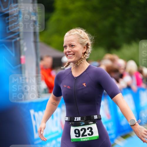 30.08.2026 - Elbe Triathlon Hamburg LAZAROV Photography http://msf.ph/oto/10064764 30.08.2026 12:07:29 Ziel 923 meine-sportfotos.de