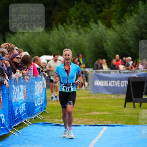 30.08.2026 - Elbe Triathlon Hamburg LAZAROV Photography http://msf.ph/oto/10064798 30.08.2026 12:07:49 Ziel 978, 1095 meine-sportfotos.de