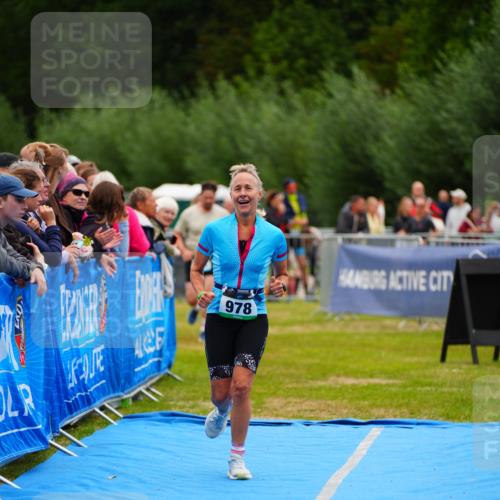 30.08.2026 - Elbe Triathlon Hamburg LAZAROV Photography http://msf.ph/oto/10064799 30.08.2026 12:07:50 Ziel 978, 1095 meine-sportfotos.de