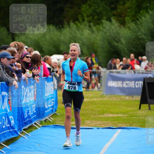 30.08.2026 - Elbe Triathlon Hamburg LAZAROV Photography http://msf.ph/oto/10064800 30.08.2026 12:07:50 Ziel 978, 1095 meine-sportfotos.de