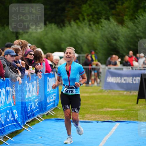 30.08.2026 - Elbe Triathlon Hamburg LAZAROV Photography http://msf.ph/oto/10064802 30.08.2026 12:07:50 Ziel 978, 1095 meine-sportfotos.de