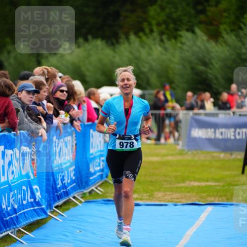 30.08.2026 - Elbe Triathlon Hamburg LAZAROV Photography http://msf.ph/oto/10064803 30.08.2026 12:07:50 Ziel 978, 1095 meine-sportfotos.de