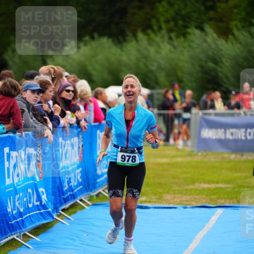 30.08.2026 - Elbe Triathlon Hamburg LAZAROV Photography http://msf.ph/oto/10064805 30.08.2026 12:07:50 Ziel 978, 1095 meine-sportfotos.de