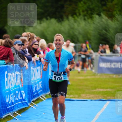 30.08.2026 - Elbe Triathlon Hamburg LAZAROV Photography http://msf.ph/oto/10064808 30.08.2026 12:07:51 Ziel 978, 1095 meine-sportfotos.de