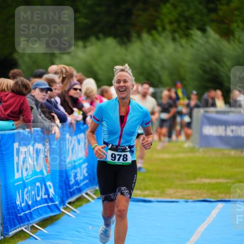 30.08.2026 - Elbe Triathlon Hamburg LAZAROV Photography http://msf.ph/oto/10064809 30.08.2026 12:07:51 Ziel 978, 1095 meine-sportfotos.de