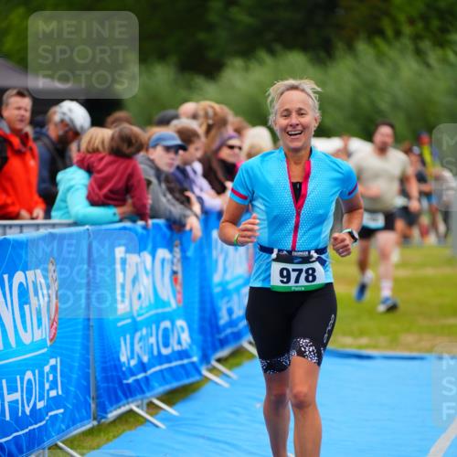 30.08.2026 - Elbe Triathlon Hamburg LAZAROV Photography http://msf.ph/oto/10064813 30.08.2026 12:07:52 Ziel 835, 978, 1095, 1501 meine-sportfotos.de