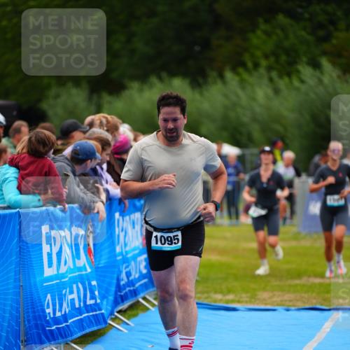 30.08.2026 - Elbe Triathlon Hamburg LAZAROV Photography http://msf.ph/oto/10064814 30.08.2026 12:07:56 Ziel 835, 1095, 1501 meine-sportfotos.de