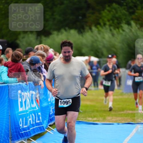 30.08.2026 - Elbe Triathlon Hamburg LAZAROV Photography http://msf.ph/oto/10064816 30.08.2026 12:07:56 Ziel 835, 1095, 1501 meine-sportfotos.de