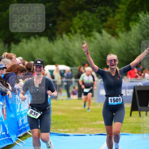 30.08.2026 - Elbe Triathlon Hamburg LAZAROV Photography http://msf.ph/oto/10064829 30.08.2026 12:07:59 Ziel 835, 1095, 1366, 1501 meine-sportfotos.de