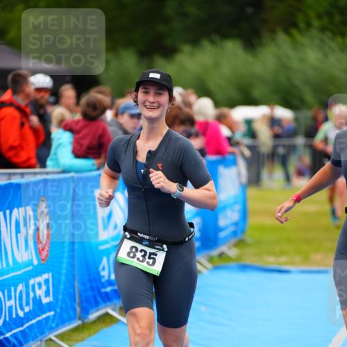 30.08.2026 - Elbe Triathlon Hamburg LAZAROV Photography http://msf.ph/oto/10064836 30.08.2026 12:08:01 Ziel 835, 1366, 1501 meine-sportfotos.de