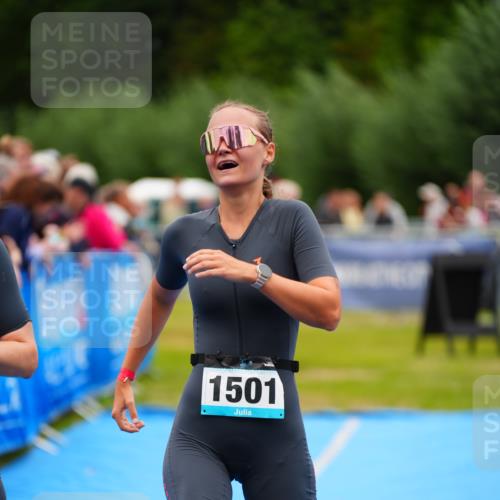 30.08.2026 - Elbe Triathlon Hamburg LAZAROV Photography http://msf.ph/oto/10064839 30.08.2026 12:08:01 Ziel 835, 1366, 1501 meine-sportfotos.de