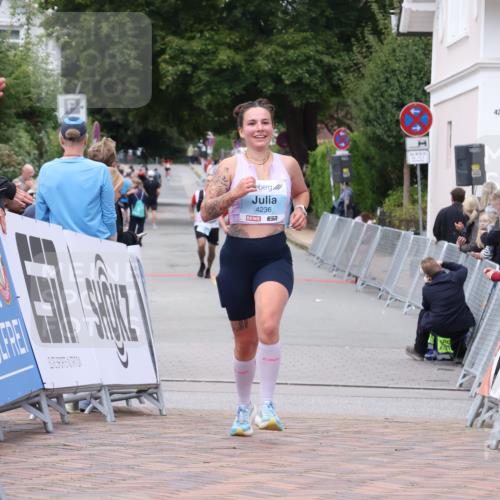 30.08.2026 - Blankeneser Heldenlauf Lena Gebhardt http://msf.ph/oto/10064840 30.08.2026 12:46:59 Ziel 4175, 4236, 4315 meine-sportfotos.de