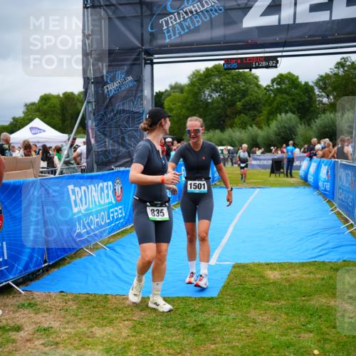 30.08.2026 - Elbe Triathlon Hamburg LAZAROV Photography http://msf.ph/oto/10064842 30.08.2026 12:08:03 Ziel 835, 1366, 1501 meine-sportfotos.de