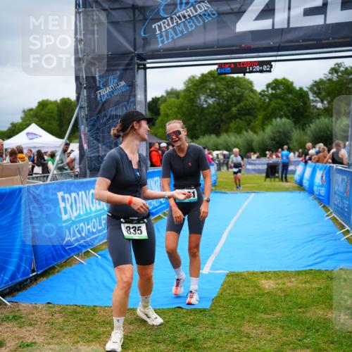 30.08.2026 - Elbe Triathlon Hamburg LAZAROV Photography http://msf.ph/oto/10064845 30.08.2026 12:08:03 Ziel 835, 1366, 1501 meine-sportfotos.de