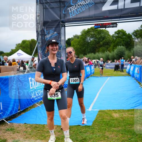 30.08.2026 - Elbe Triathlon Hamburg LAZAROV Photography http://msf.ph/oto/10064848 30.08.2026 12:08:04 Ziel 835, 1366, 1501 meine-sportfotos.de