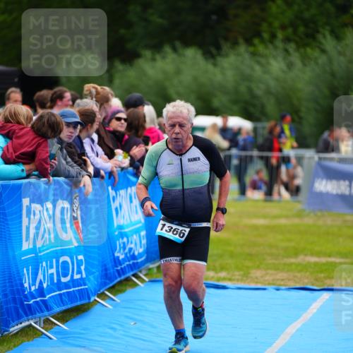 30.08.2026 - Elbe Triathlon Hamburg LAZAROV Photography http://msf.ph/oto/10064849 30.08.2026 12:08:06 Ziel 1366 meine-sportfotos.de
