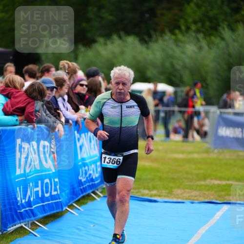 30.08.2026 - Elbe Triathlon Hamburg LAZAROV Photography http://msf.ph/oto/10064851 30.08.2026 12:08:06 Ziel 1366 meine-sportfotos.de