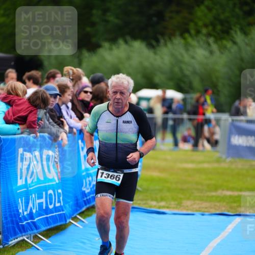 30.08.2026 - Elbe Triathlon Hamburg LAZAROV Photography http://msf.ph/oto/10064852 30.08.2026 12:08:06 Ziel 1366 meine-sportfotos.de