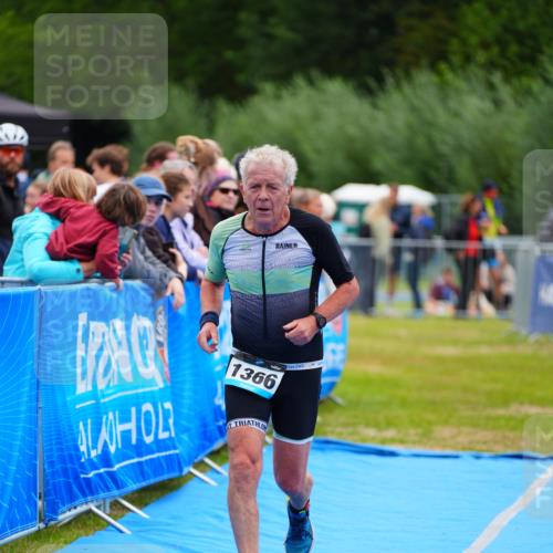 30.08.2026 - Elbe Triathlon Hamburg LAZAROV Photography http://msf.ph/oto/10064853 30.08.2026 12:08:06 Ziel 1366 meine-sportfotos.de