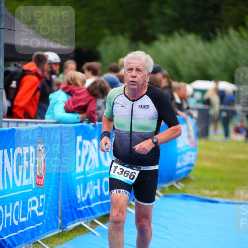 30.08.2026 - Elbe Triathlon Hamburg LAZAROV Photography http://msf.ph/oto/10064857 30.08.2026 12:08:07 Ziel 1366 meine-sportfotos.de