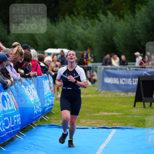 30.08.2026 - Elbe Triathlon Hamburg LAZAROV Photography http://msf.ph/oto/10064859 30.08.2026 12:08:17 Ziel 840, 1584 meine-sportfotos.de