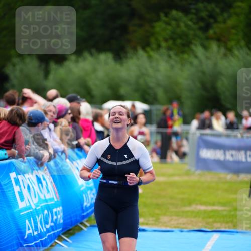 30.08.2026 - Elbe Triathlon Hamburg LAZAROV Photography http://msf.ph/oto/10064862 30.08.2026 12:08:18 Ziel 840, 1584, 1658 meine-sportfotos.de