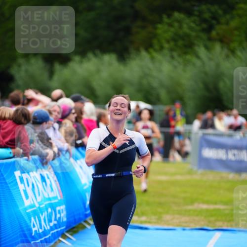 30.08.2026 - Elbe Triathlon Hamburg LAZAROV Photography http://msf.ph/oto/10064863 30.08.2026 12:08:18 Ziel 840, 1584, 1658 meine-sportfotos.de
