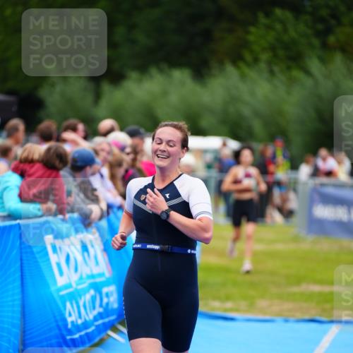 30.08.2026 - Elbe Triathlon Hamburg LAZAROV Photography http://msf.ph/oto/10064865 30.08.2026 12:08:18 Ziel 840, 1584, 1658 meine-sportfotos.de
