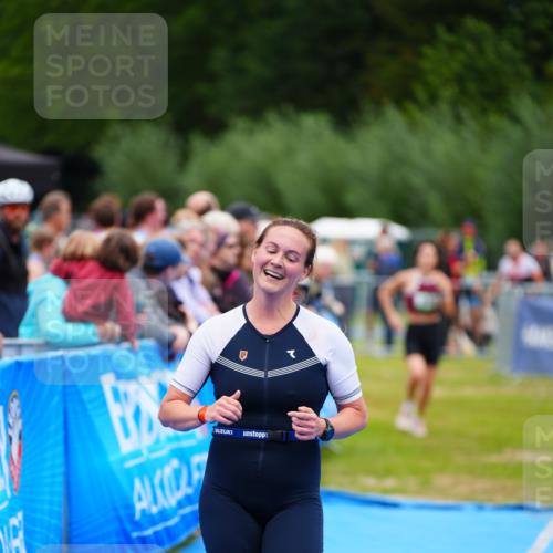 30.08.2026 - Elbe Triathlon Hamburg LAZAROV Photography http://msf.ph/oto/10064867 30.08.2026 12:08:19 Ziel 840, 1584, 1658 meine-sportfotos.de