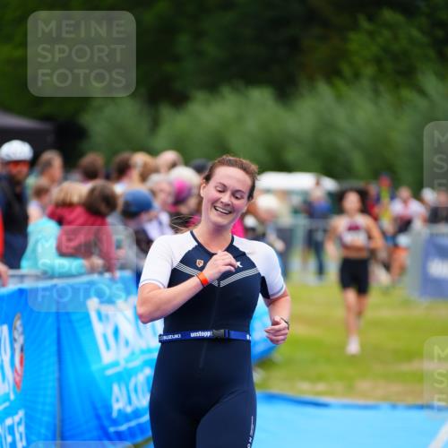 30.08.2026 - Elbe Triathlon Hamburg LAZAROV Photography http://msf.ph/oto/10064868 30.08.2026 12:08:19 Ziel 840, 1584, 1658 meine-sportfotos.de