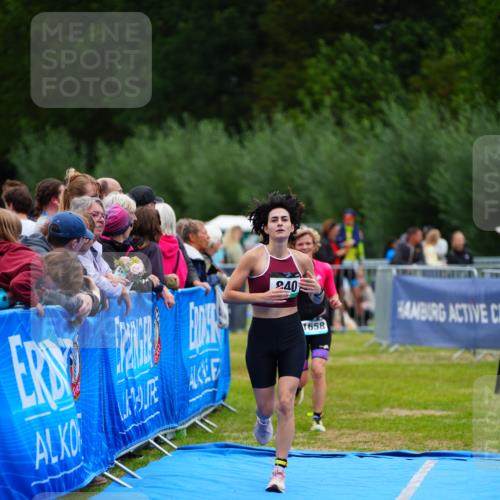30.08.2026 - Elbe Triathlon Hamburg LAZAROV Photography http://msf.ph/oto/10064870 30.08.2026 12:08:22 Ziel 840, 1355, 1584, 1658 meine-sportfotos.de