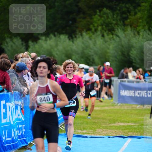 30.08.2026 - Elbe Triathlon Hamburg LAZAROV Photography http://msf.ph/oto/10064879 30.08.2026 12:08:24 Ziel 840, 1355, 1658 meine-sportfotos.de