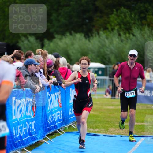 30.08.2026 - Elbe Triathlon Hamburg LAZAROV Photography http://msf.ph/oto/10064900 30.08.2026 12:08:32 Ziel 1355, 1357, 1633 meine-sportfotos.de