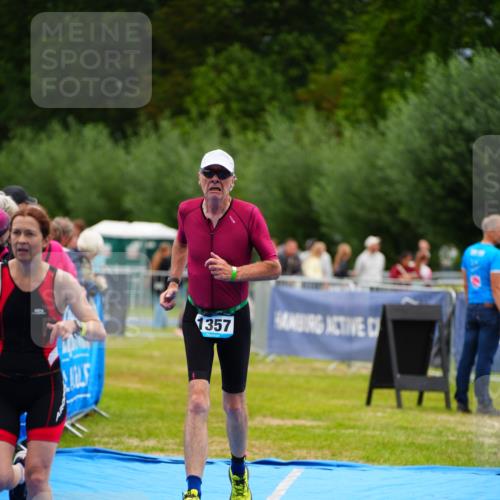 30.08.2026 - Elbe Triathlon Hamburg LAZAROV Photography http://msf.ph/oto/10064903 30.08.2026 12:08:33 Ziel 1355, 1357, 1633 meine-sportfotos.de