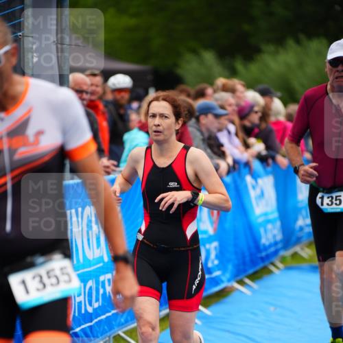 30.08.2026 - Elbe Triathlon Hamburg LAZAROV Photography http://msf.ph/oto/10064907 30.08.2026 12:08:34 Ziel 1355, 1357, 1633 meine-sportfotos.de