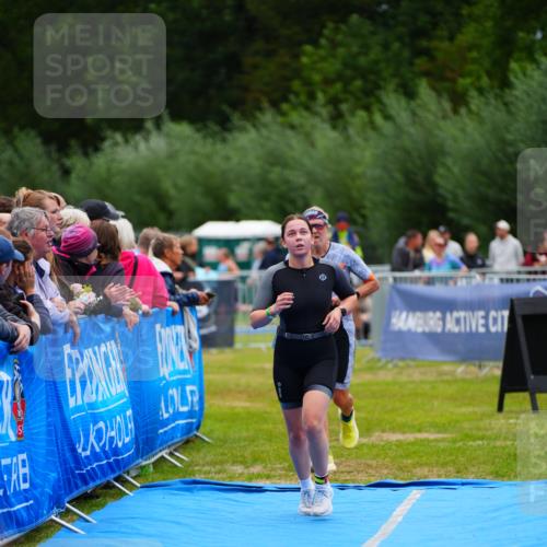 30.08.2026 - Elbe Triathlon Hamburg LAZAROV Photography http://msf.ph/oto/10064914 30.08.2026 12:08:47 Ziel 789 meine-sportfotos.de