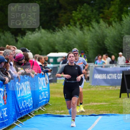 30.08.2026 - Elbe Triathlon Hamburg LAZAROV Photography http://msf.ph/oto/10064915 30.08.2026 12:08:47 Ziel 789 meine-sportfotos.de