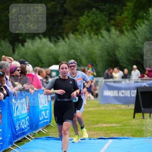 30.08.2026 - Elbe Triathlon Hamburg LAZAROV Photography http://msf.ph/oto/10064918 30.08.2026 12:08:48 Ziel 789 meine-sportfotos.de