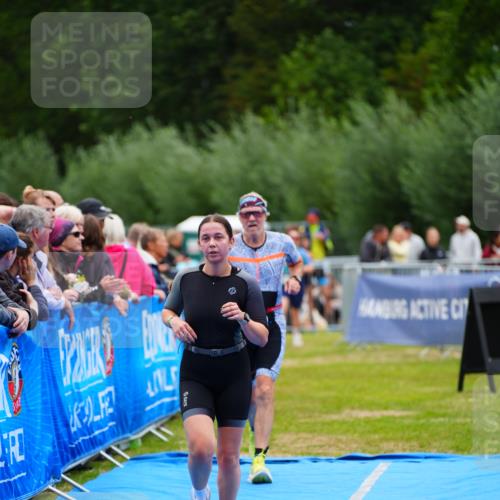 30.08.2026 - Elbe Triathlon Hamburg LAZAROV Photography http://msf.ph/oto/10064919 30.08.2026 12:08:48 Ziel 789 meine-sportfotos.de