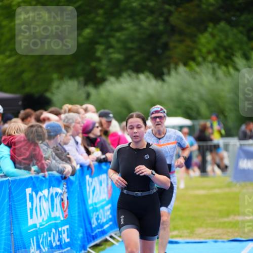 30.08.2026 - Elbe Triathlon Hamburg LAZAROV Photography http://msf.ph/oto/10064925 30.08.2026 12:08:49 Ziel 789, 915 meine-sportfotos.de