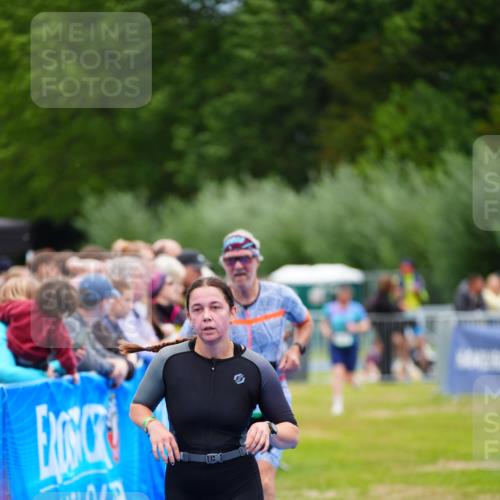 30.08.2026 - Elbe Triathlon Hamburg LAZAROV Photography http://msf.ph/oto/10064926 30.08.2026 12:08:49 Ziel 789, 915 meine-sportfotos.de
