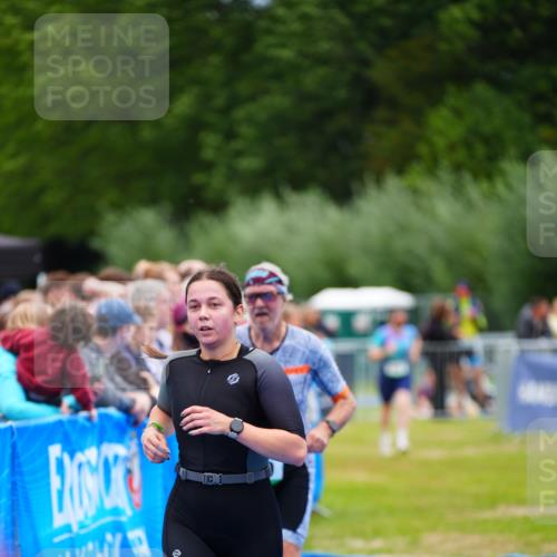 30.08.2026 - Elbe Triathlon Hamburg LAZAROV Photography http://msf.ph/oto/10064927 30.08.2026 12:08:49 Ziel 789, 915 meine-sportfotos.de