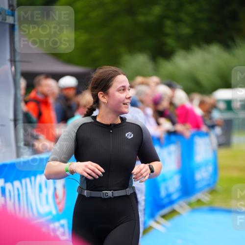 30.08.2026 - Elbe Triathlon Hamburg LAZAROV Photography http://msf.ph/oto/10064931 30.08.2026 12:08:51 Ziel 789, 915 meine-sportfotos.de