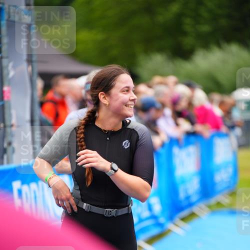 30.08.2026 - Elbe Triathlon Hamburg LAZAROV Photography http://msf.ph/oto/10064934 30.08.2026 12:08:51 Ziel 789, 915 meine-sportfotos.de
